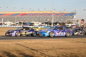 turn-3-66-dp 63 car in first hour giving way